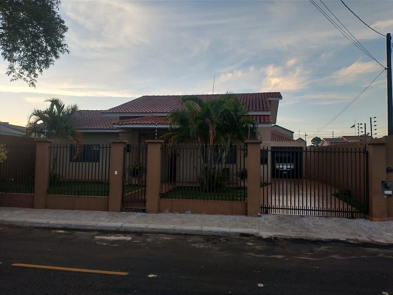 Casa Ampla, com 3 Quartos, Toda Climatizada