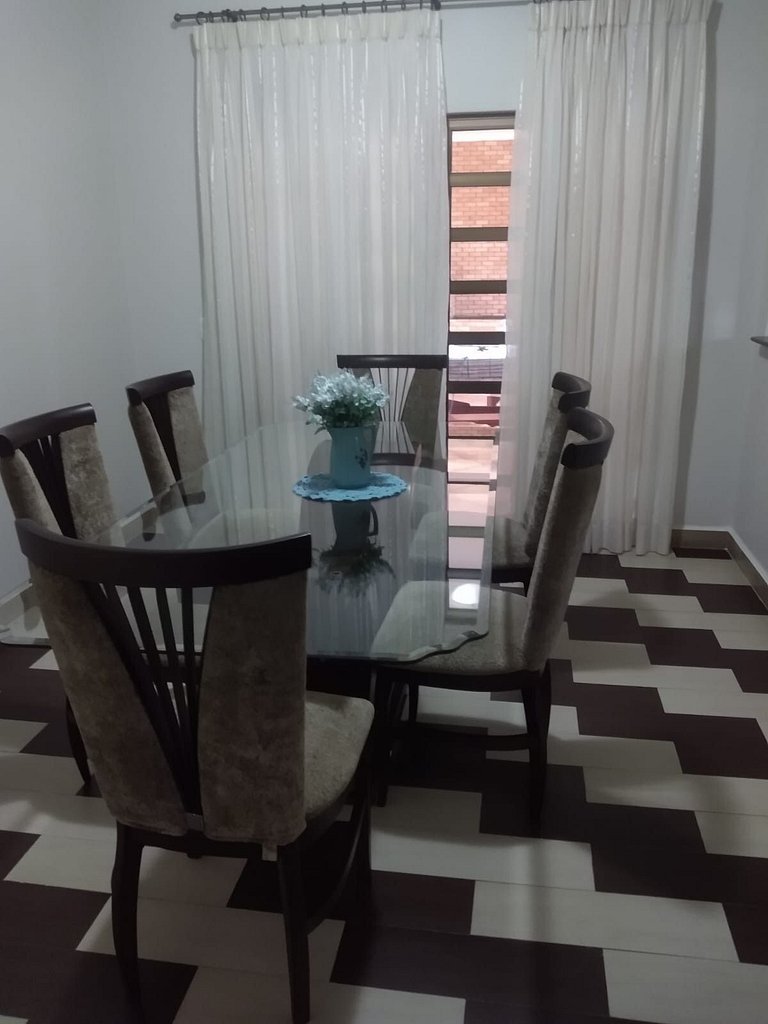 Casa Ampla, com 3 Quartos, Toda Climatizada