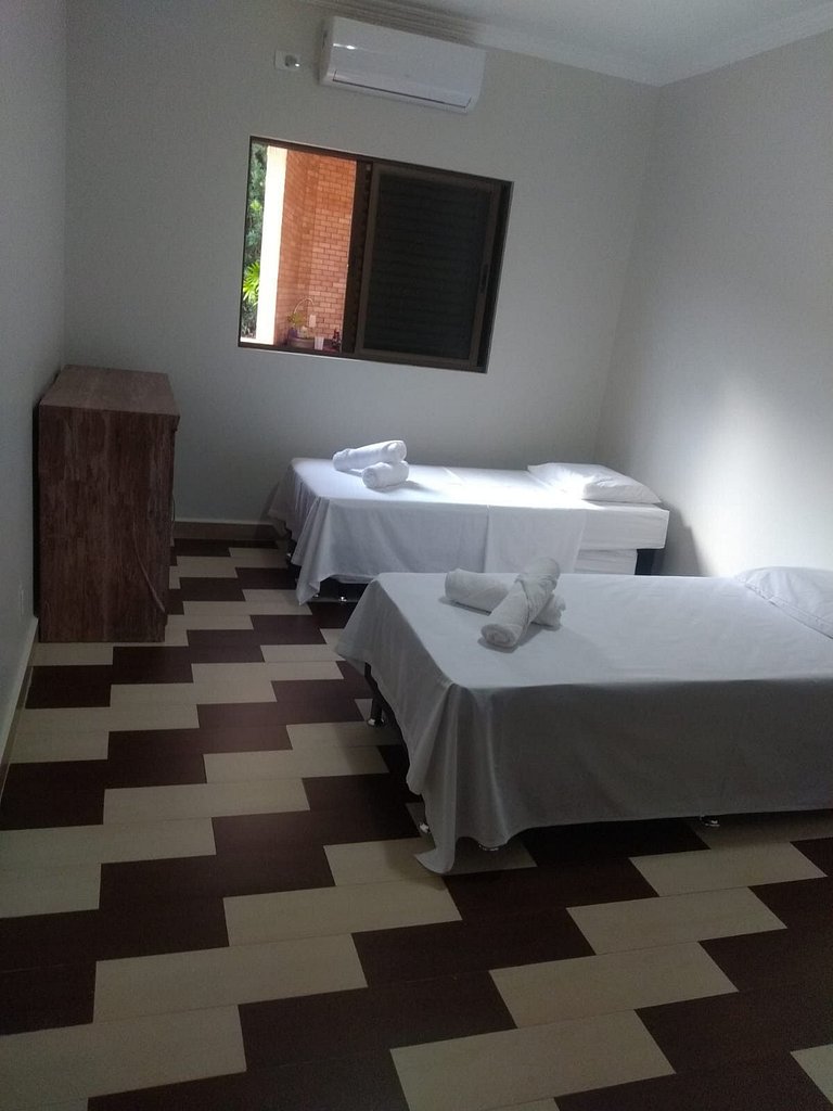 Casa Ampla, com 3 Quartos, Toda Climatizada