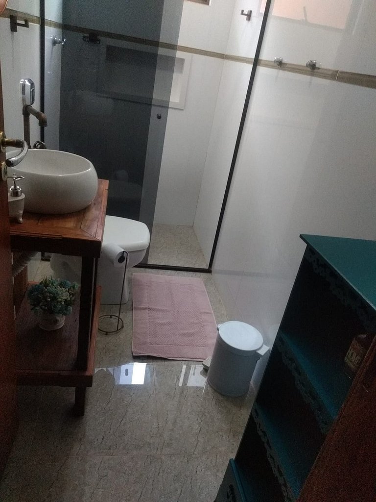 Casa Ampla, com 3 Quartos, Toda Climatizada