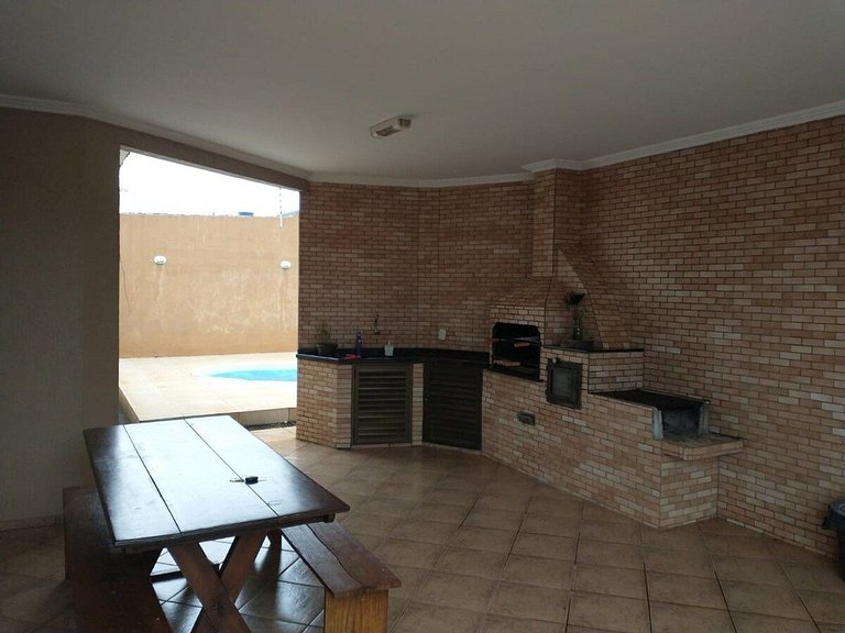 Casa Ampla, com 3 Quartos, Toda Climatizada